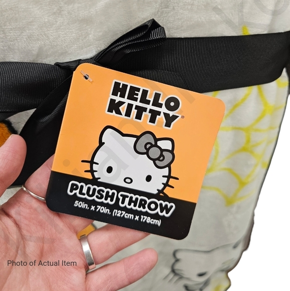 *LAST ONE* HTF NWT Hello Kitty Halloween Plush Throw 50" x 70" - Picture 2 of 3